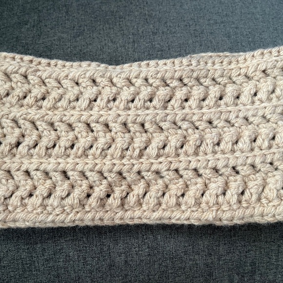 Hand crocheted headband - Picture 4 of 5